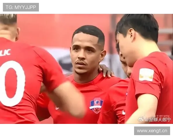 伊萨克无球跑位与持球推进解析:为何被称为“最像边锋的中锋” 伊萨克无球跑位与持球推进解析:为何被称为“最像边锋的中锋”