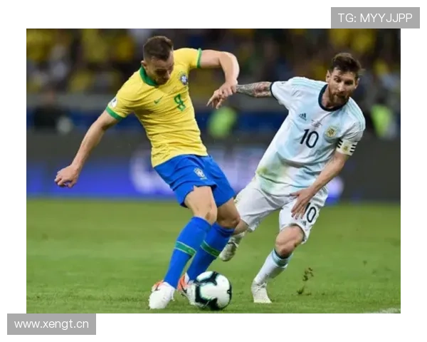 杜埃 vs 卡马文加：雷恩青训双星中场风格与成长路径对比分析