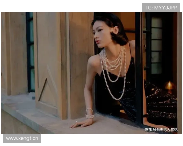 莱万一出场，球场俨然变秀场，这气场，能当红毯大咖吧？